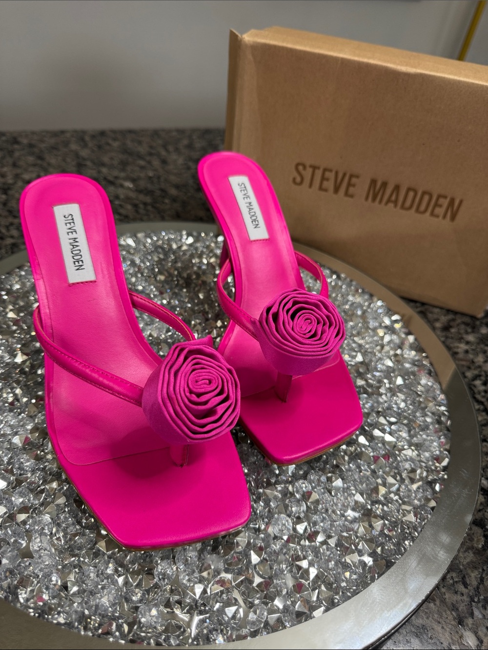 Steve Madden leather Hot Pink Rose Accent Thong Heels NEW 9.5